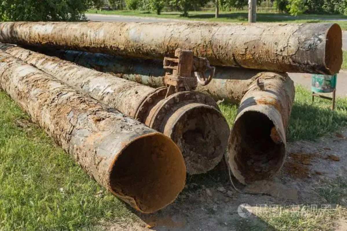 Porno uning bokiraligini tornavida bilan ochirib tashladi